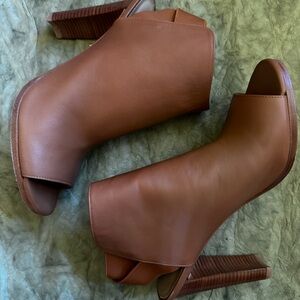 Stuart Weitzman “Hereitis” open toe bootie.  Medium brown, smooth leather.EUC
